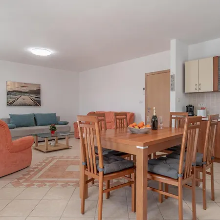 Amazing In With Kitchen Holiday home