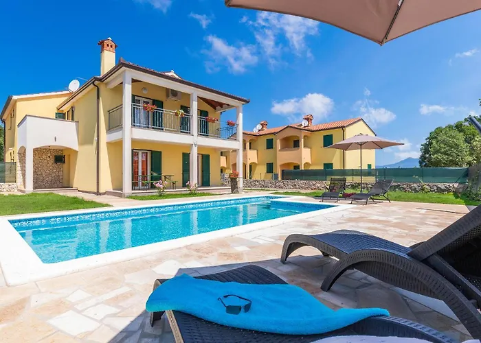 Feriehus Amazing In With Wifi Nedeščina