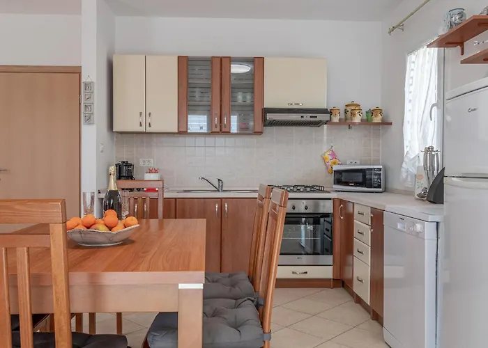 Feriehus Amazing In With Wifi Nedeščina